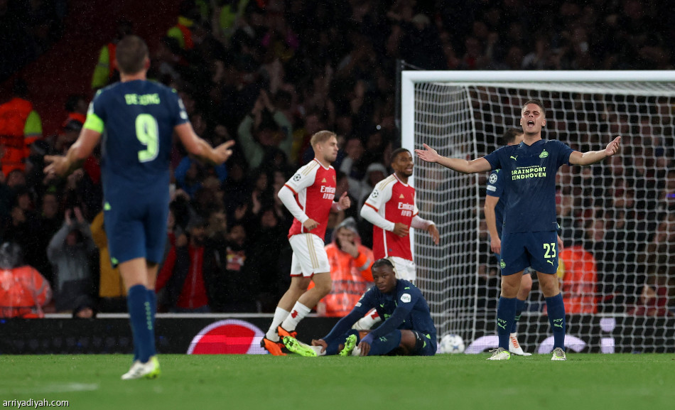 أرسنال يقسو على أيندهوفن برباعية