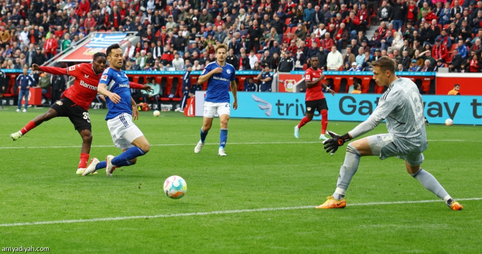 ليفركوزن يقسو على شالكة برباعية