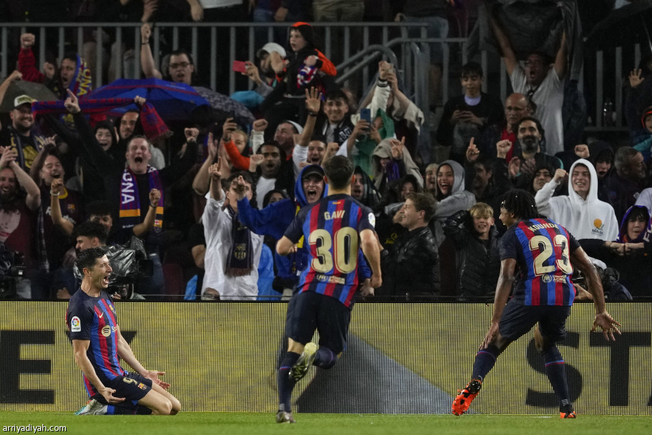 برشلونة يضرب بيتيس برباعية.. ويقترب من اللقب