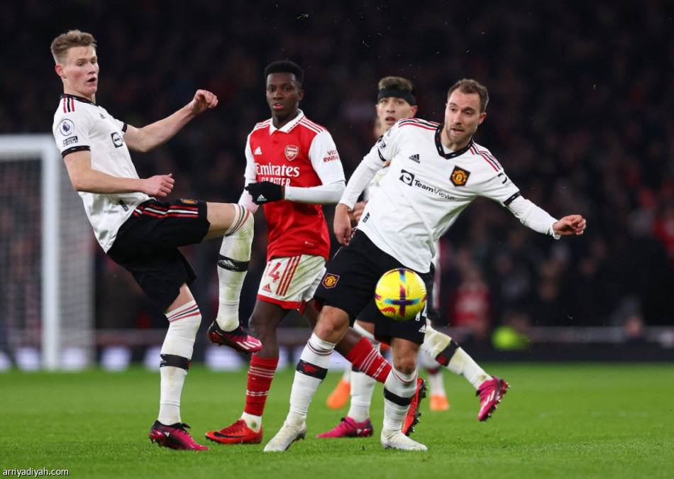 أرسنال يعبر يونايتد في الوقت القاتل