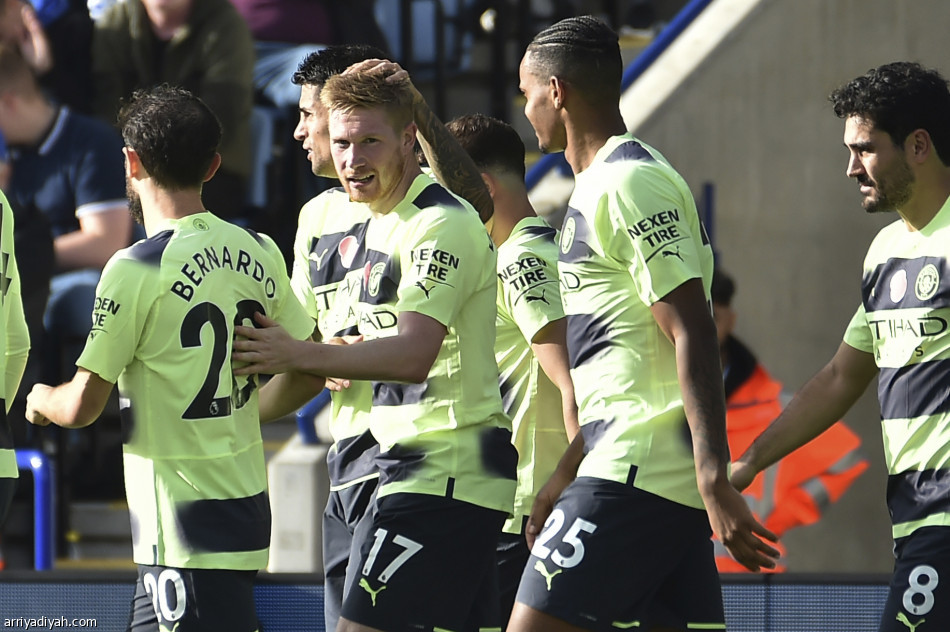 السيتي يعتلي الصدارة مؤقتا