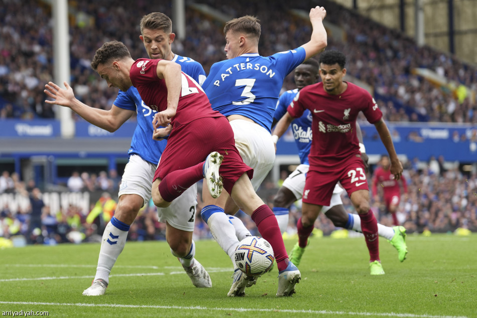 إيفرتون وليفربول يواصلان مسلسل التعثرات