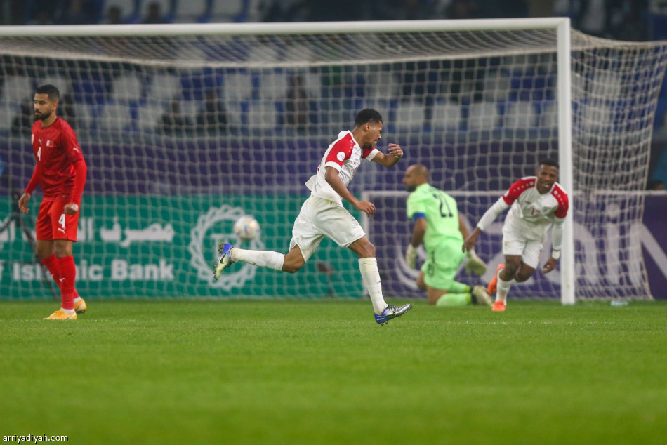 عمان تقصي بطل الخليج وتصل النهائي