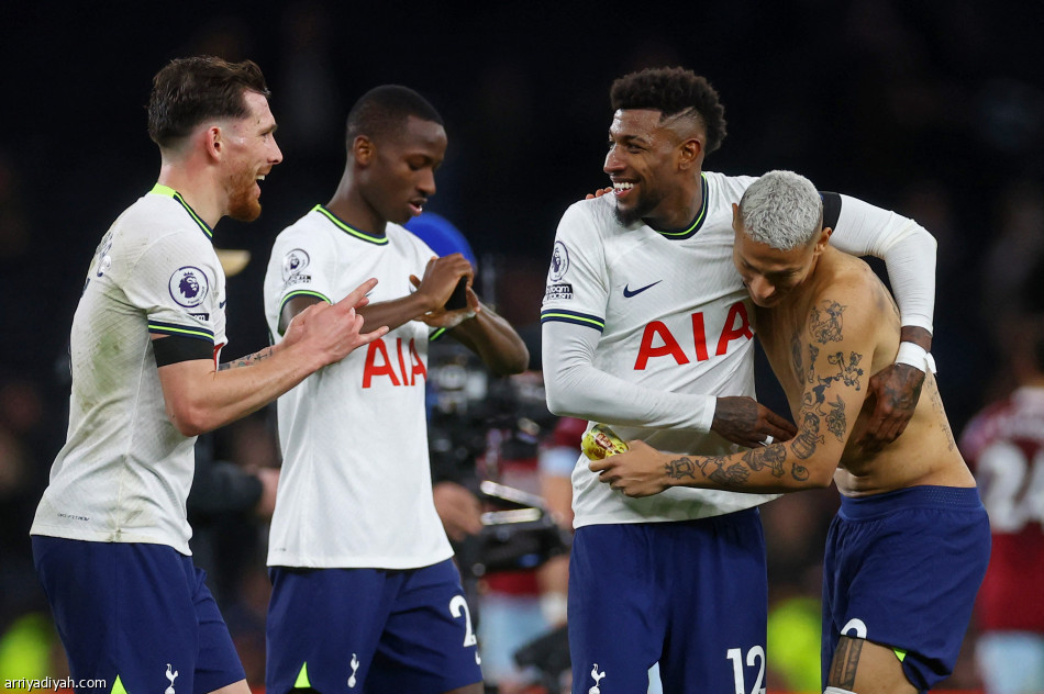 بثنائية وست هام.. توتنهام يقفز إلى الرابع