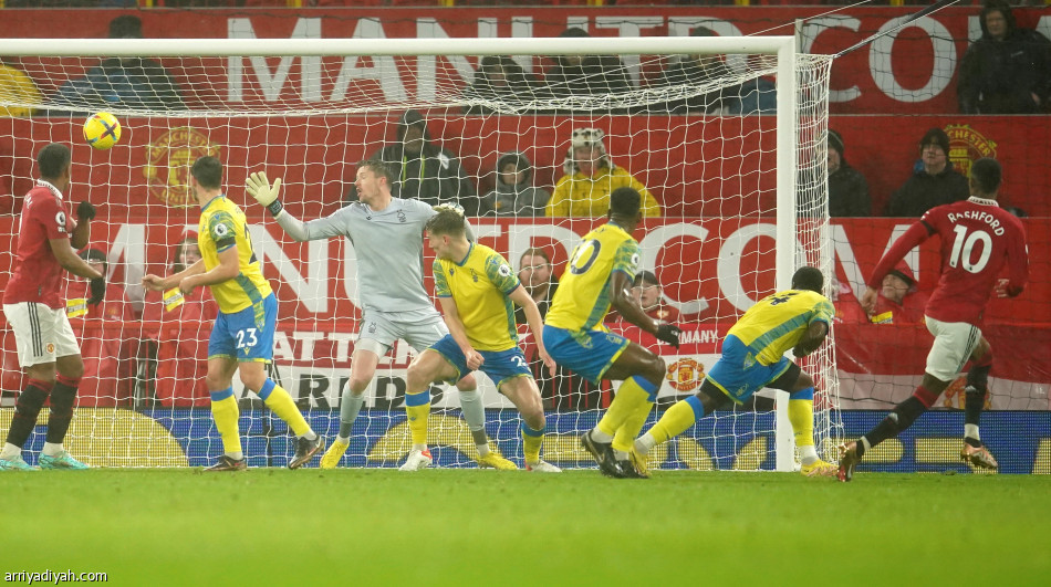 يونايتد يطارد توتنهام  بثلاثية نوتنجهام